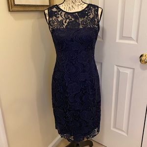 Adrianna Papell Evening gown size 6 - Navy blue lace
